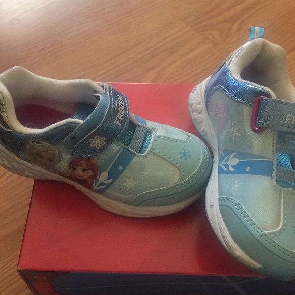 Kids shoes- Elsa Power!!❄️ - Picture 2 of 3